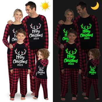 2023 Счастливого Рождества, семейные пижамы с оленьими рогами, Светящийся Рождественский пижамный комплект со светящимся слоганом