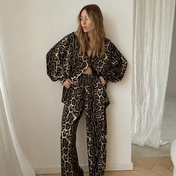 Модные Домашние Пижамные комплекты с леопардовым принтом Для женщин Кардиган из имитированной шелковой ткани Свободные пижамы с отворотом И длинным рукавом Со штанами 2шт